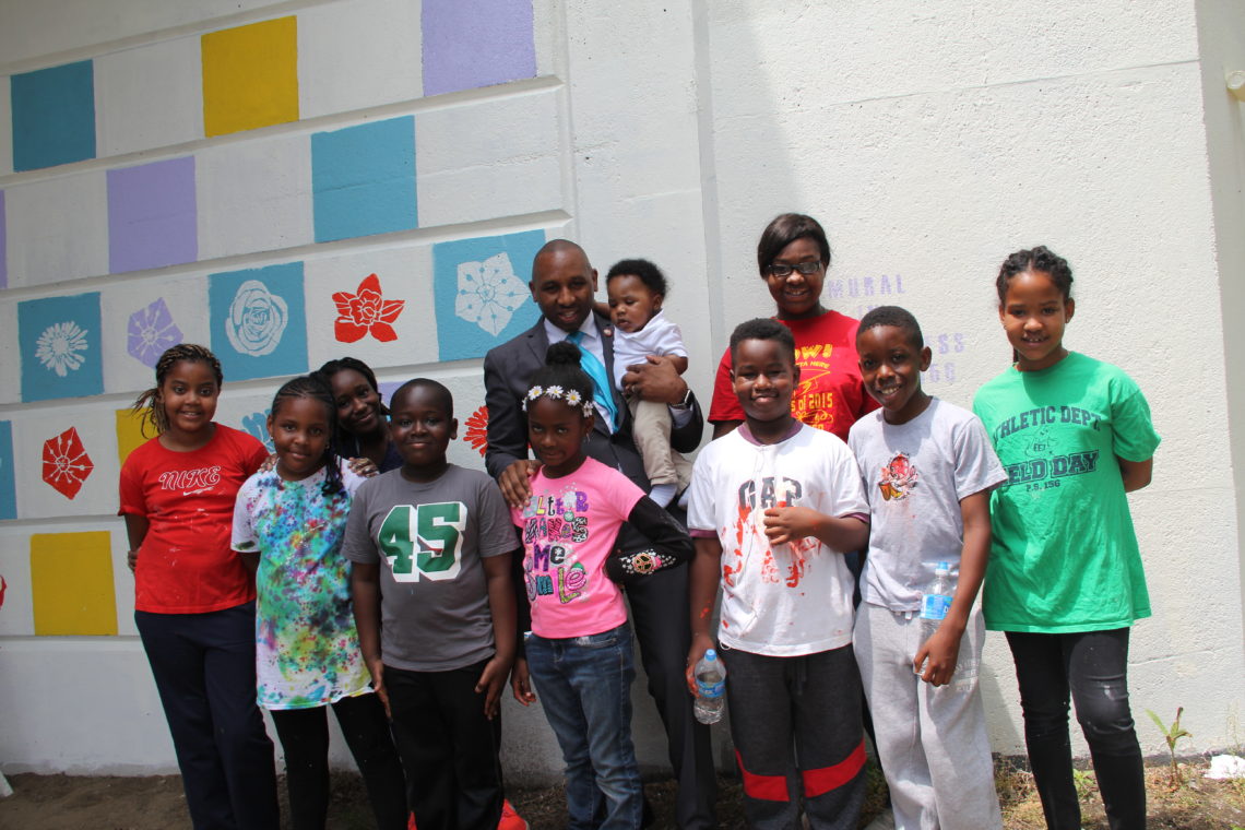 Councilman Richards congratulates our mural designers on their wonderful work!